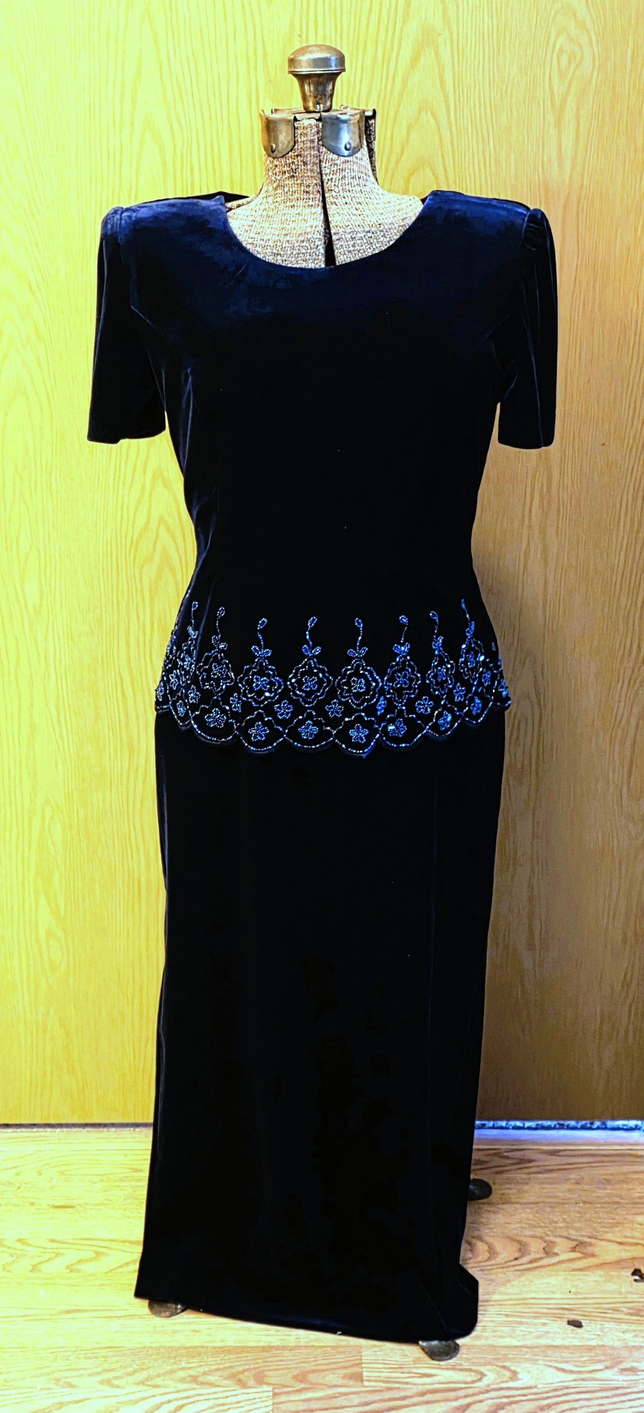 Vintage 2000 R & M Richards by Karen Kwong Dark Blue Beaded Velvet Dress, size 8P