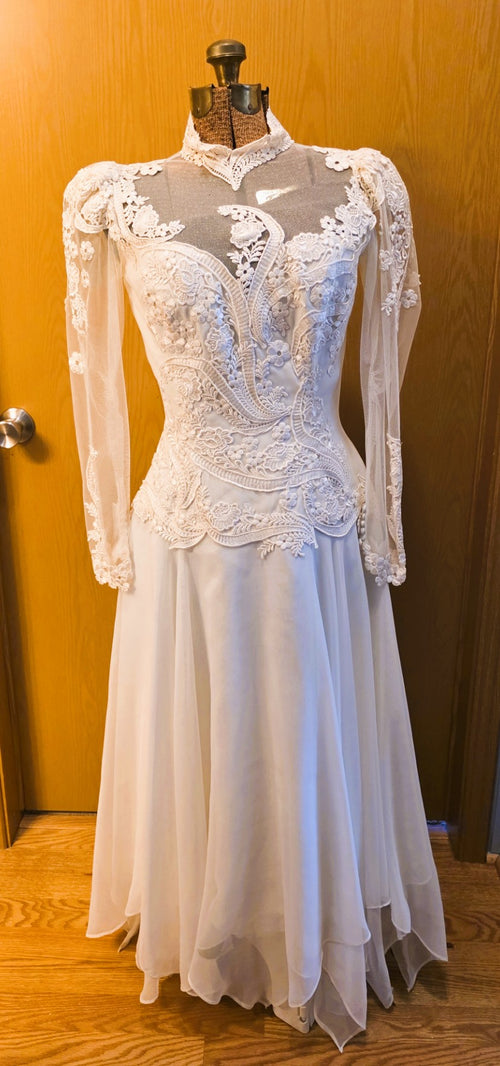 Vintage 1980s Handkerchief Midi Hem Ivory Wedding Gown, Beautiful Lace Bodice